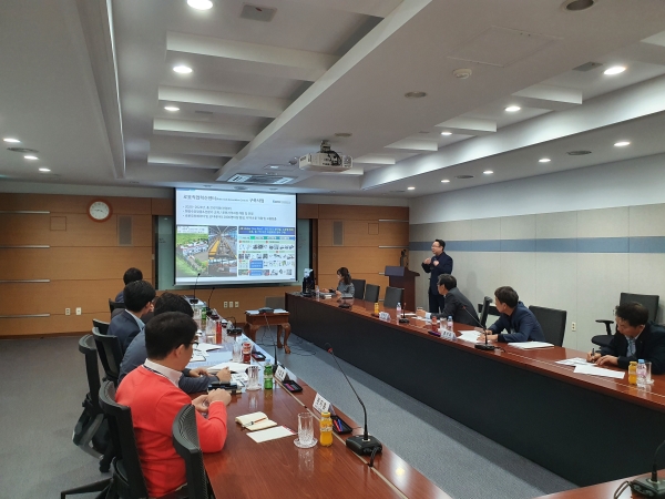 Vice Governor for Economic Planning of Gyeongsangbuk-do, visited KIRO. 